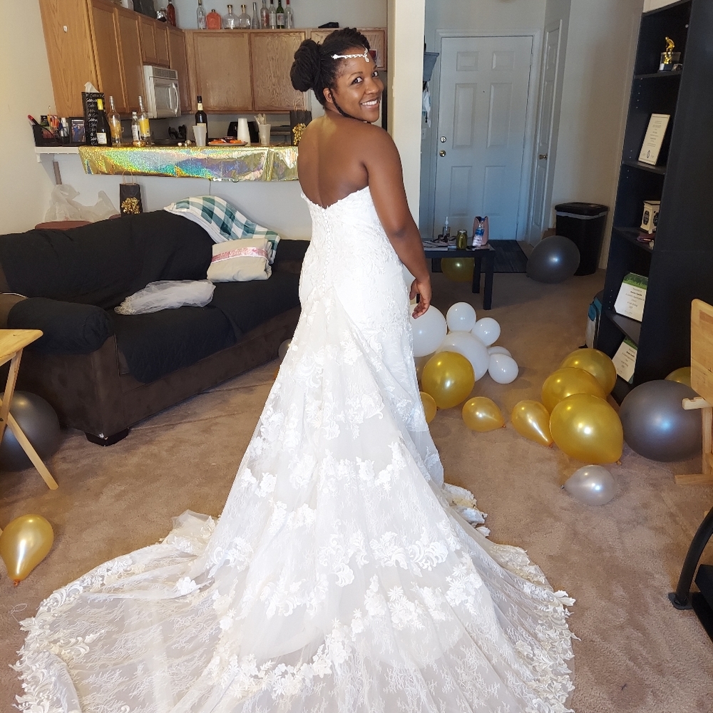 Justin Alexander Signature wedding dress. Style number 99027. Color Ivory